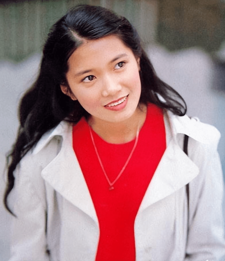 80年代当红女星李芸:母亲早逝,父亲是知名演员,巅峰时远走国外_李志