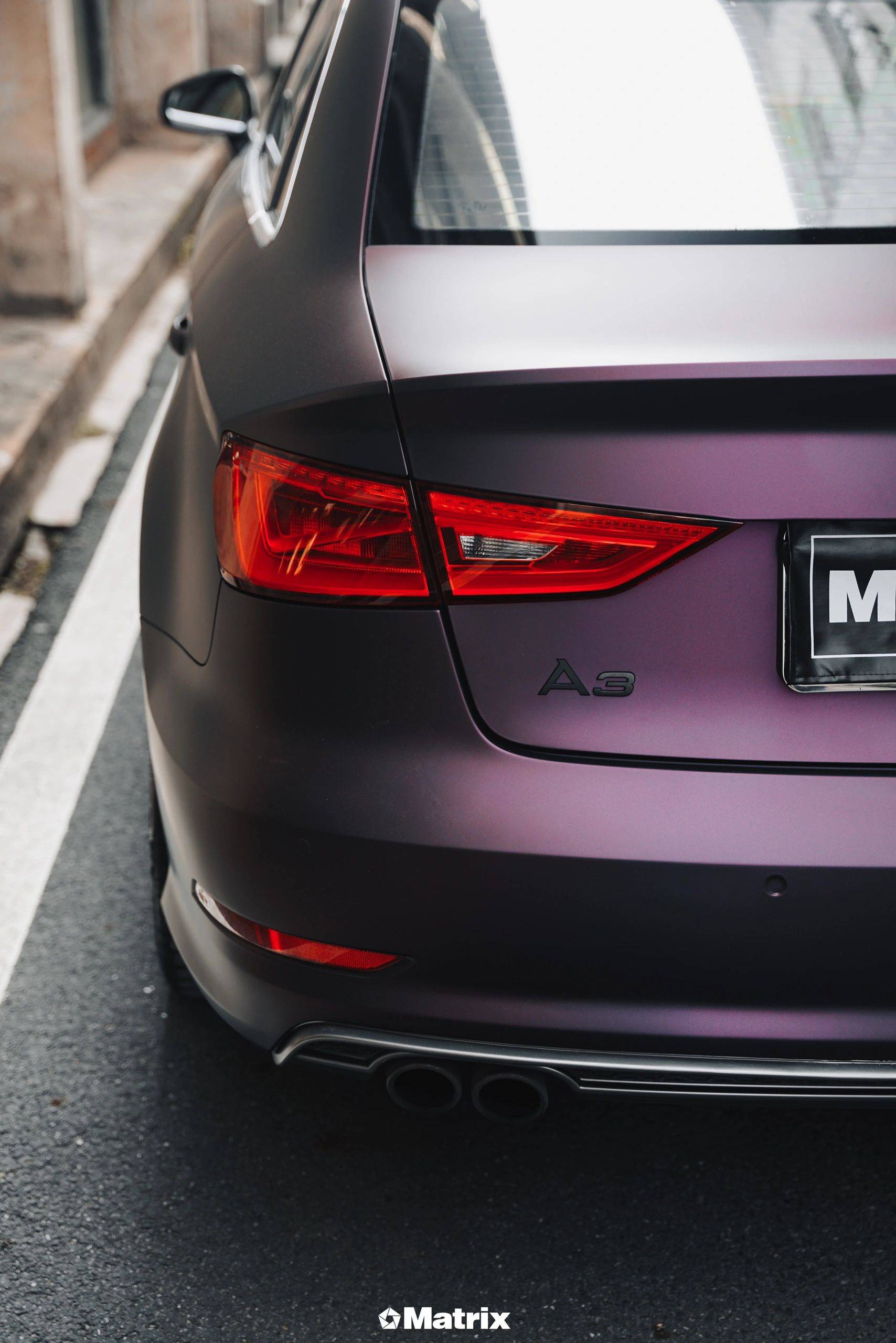 奥迪a3-matrix矩阵改色膜超哑黑幻紫,这是一款超级特别的宝藏紫_遇水