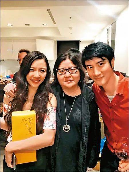 宽姐说:"我就学学力宏的吹毛求疵吧,你问我票房,我会说好!