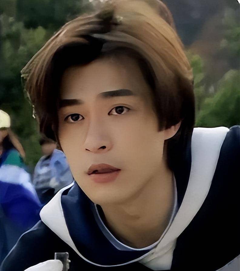 娱乐圈留长发的5位"港风男神",谢霆锋郑伊健痞帅,却输给了他_古天乐