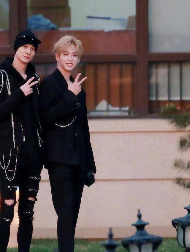 节目_金色_头发