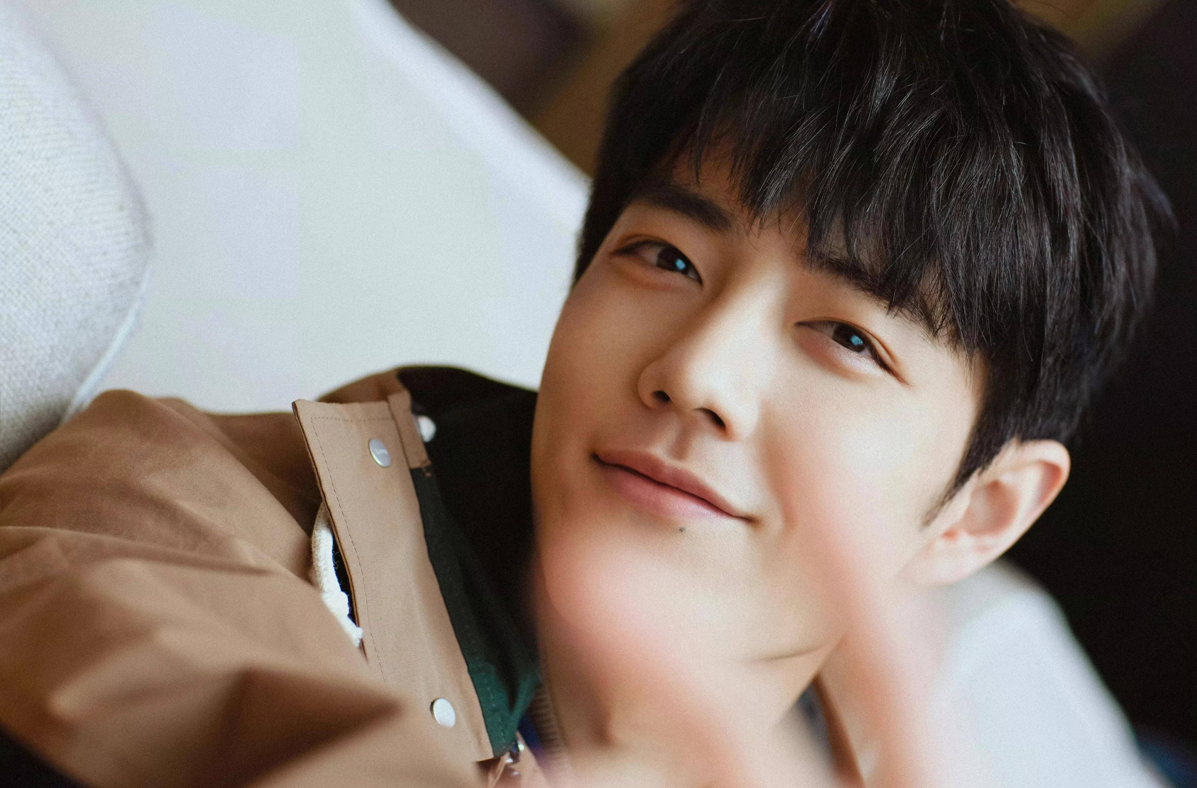 肖战秀场惊喜亮相,分享走路照片,失误人气势不可挡_米兰_时装周_地方