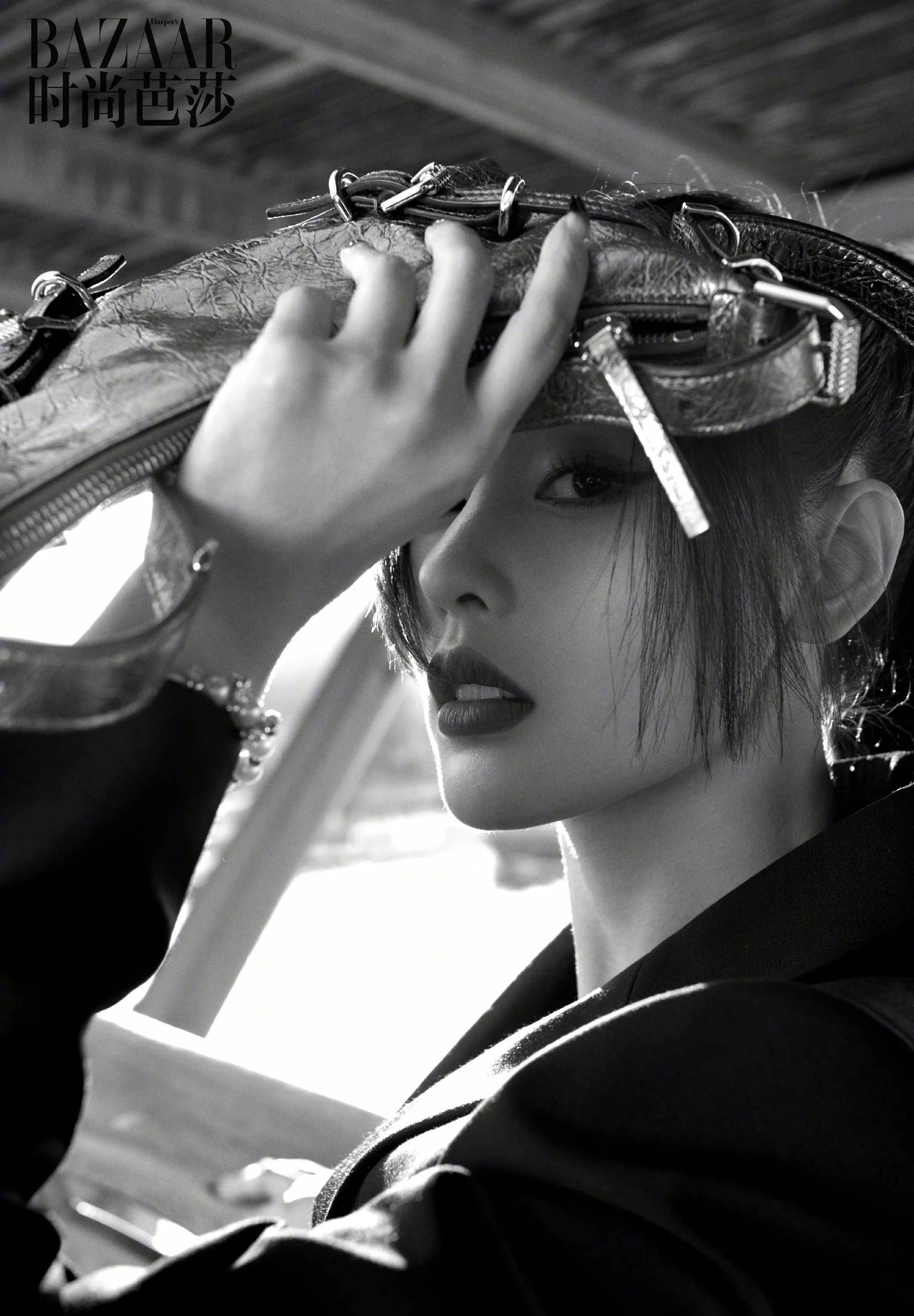 张天爱巴黎时尚礼服看起来好酷,事业好迷人好漂亮_爱的_目光_暗黑