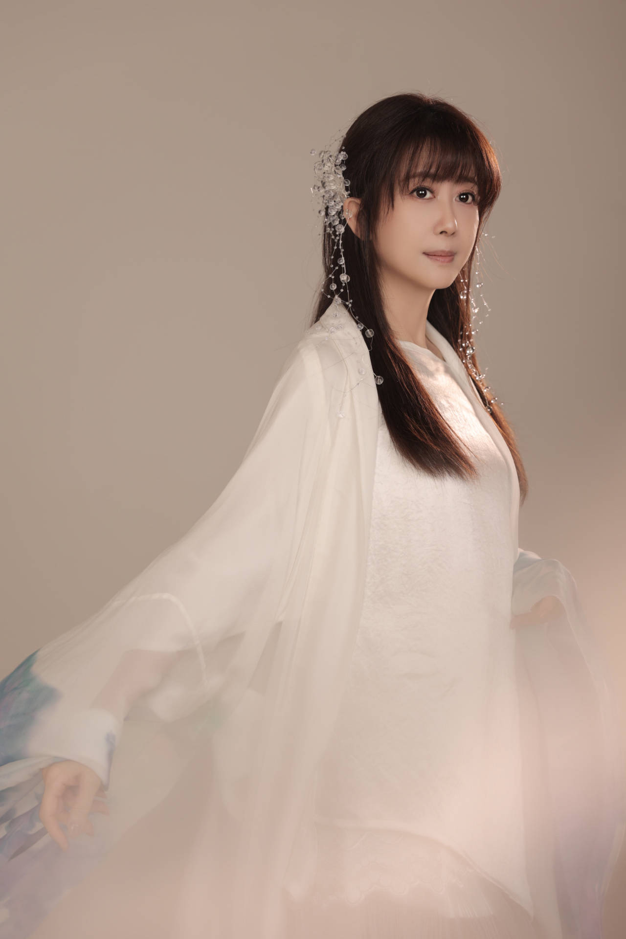 孟庭苇新歌《亭亭》首发 唯美国风记录女生成长日志_梁凡_崔轼玄_录音