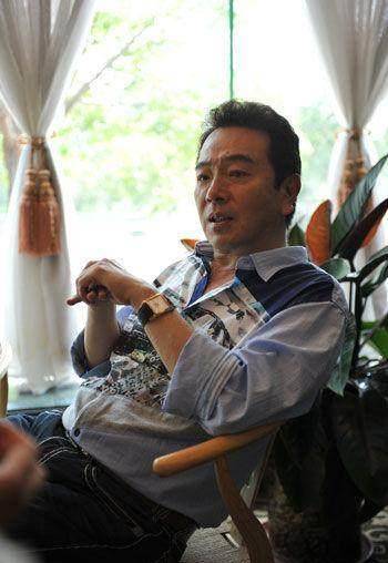 张晨光与在大陆积极活跃的台湾实力艺人焦恩俊,马景涛一起被喻为"宝岛