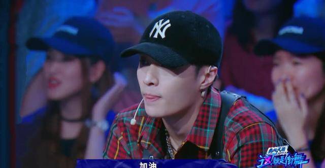 除了喜欢krump,张艺兴也热衷于国风,在舞蹈作品里会加入了很多国风