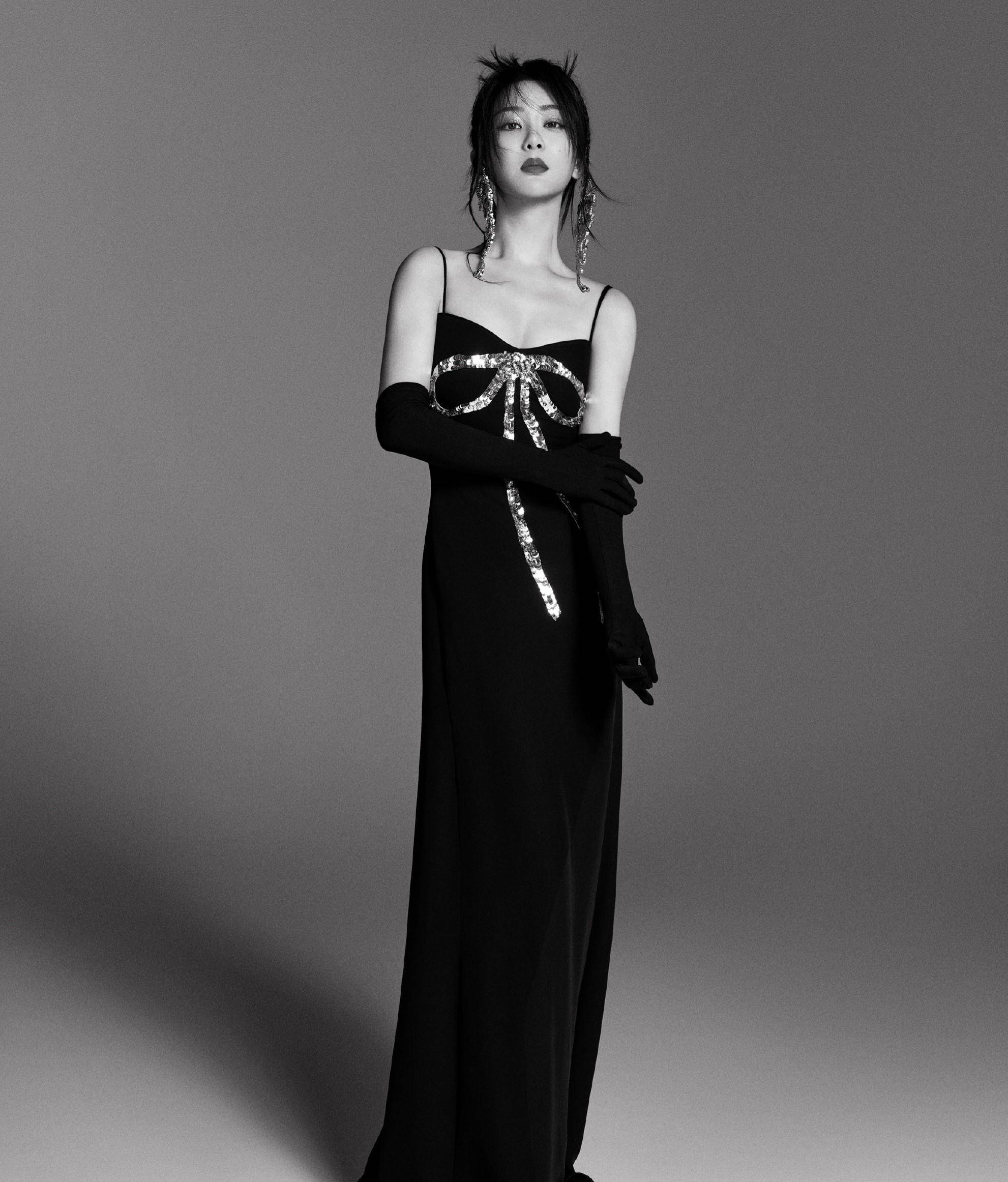 杨紫的流光翅膀大片,黑色复古风,时尚又迷人_封面_侵权_网络