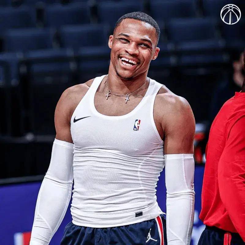 照片记忆:威少的这两年不快乐,但并没有带走他的笑容_威斯布鲁克_湖人