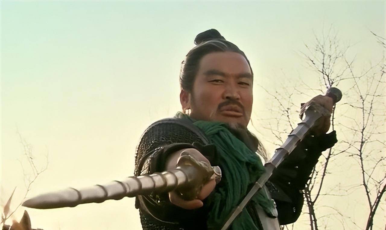 双鞭呼延灼:曾痛打宋江身边关系户,为何又背负骂名投奔宋江?