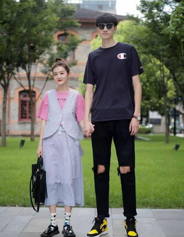 22年前,身高2米42的张俊才娶了1米65的妻子,如今怎么样了_工作_营销