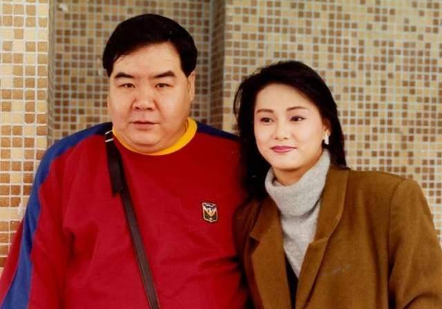 因为接了太多电影,张卫健在tvb经常缺席,电视台的演出时常请假,好不