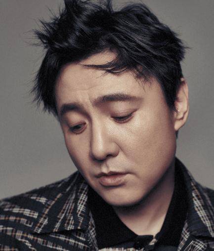 42岁沈腾近照大变样,脸型棱角分明,颜值重回"校草"时代_电影_表演