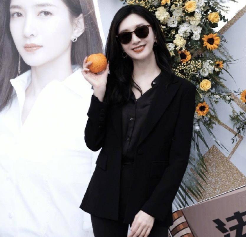 江疏影在剧中的名场面一点都不比童瑶出演的顾佳少呢,所以很多观众都