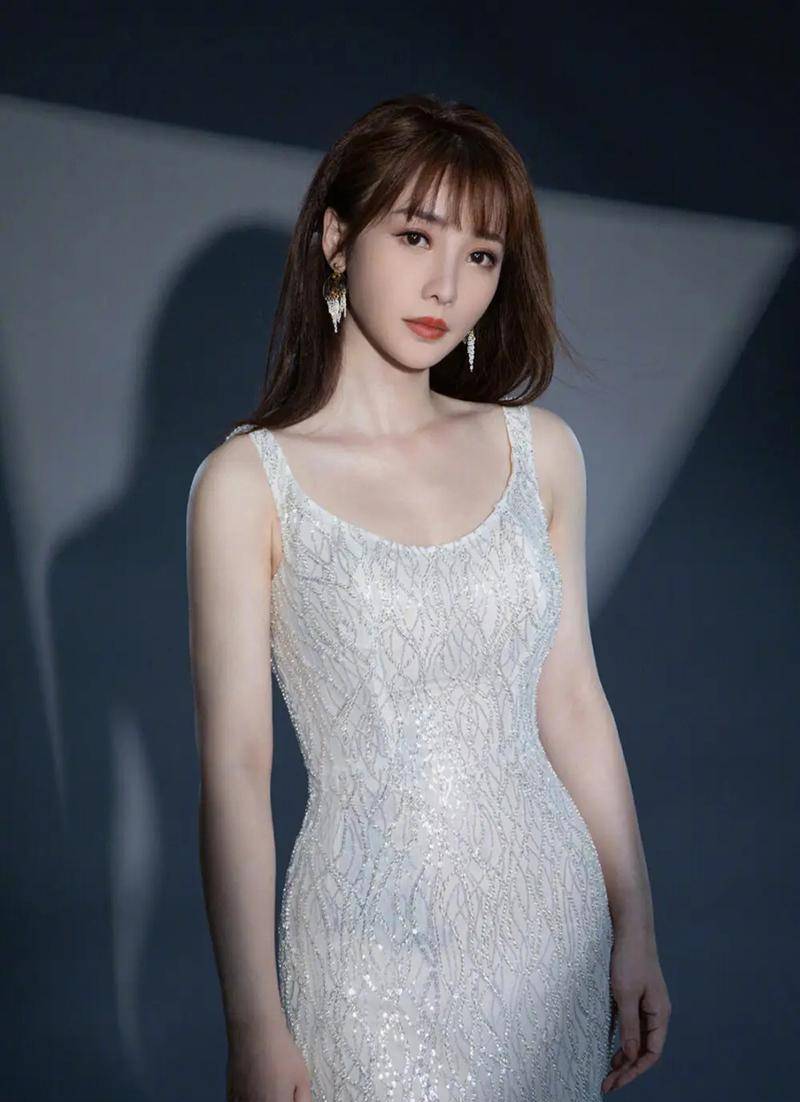 "人体模特"汤加丽:和丈夫离婚,遭父母嫌弃,如今46岁仍单身_女儿_父亲