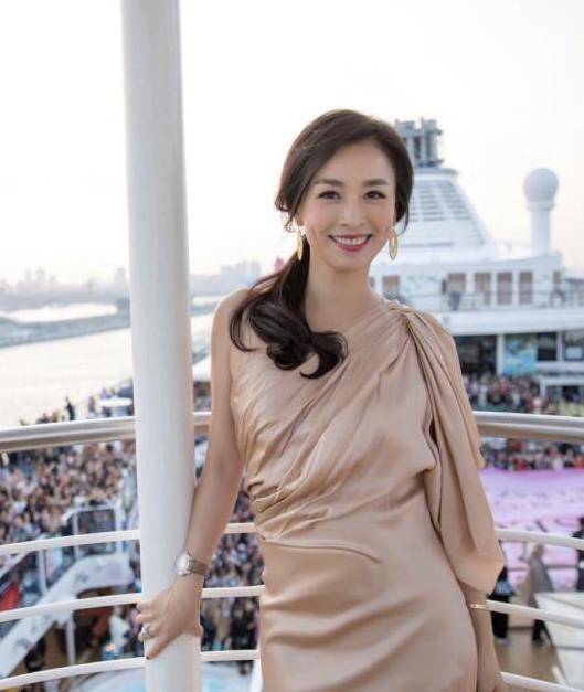 曾经以为36岁长这样已经是"冻龄"了,没想到她51岁还长这样_张庭_轮廓