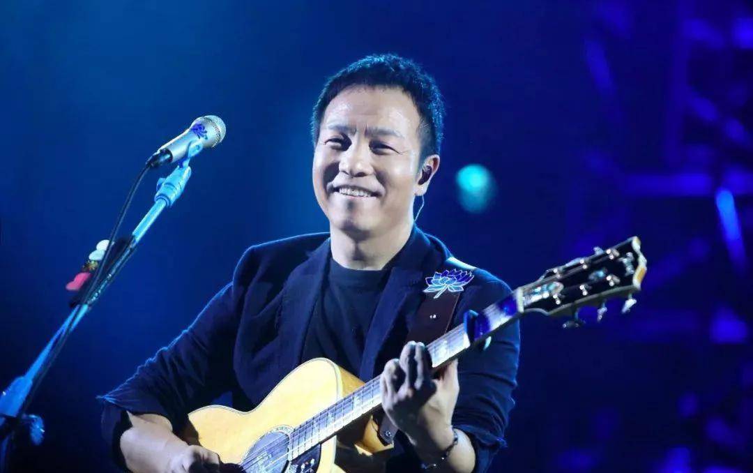 被人嘲笑摇滚叛徒的许巍,才是真正最纯粹的音乐创作者_自由_蓝莲花
