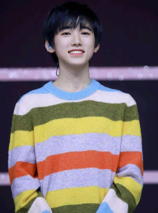 宋亚轩,十七岁经历了八次全网黑,却在玻璃渣里给我们找糖吃_丁程鑫