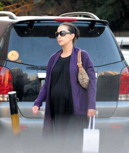 黄健翔前妻患病,至今单身,现任老婆名叫小红,是一名舞蹈演员_解说