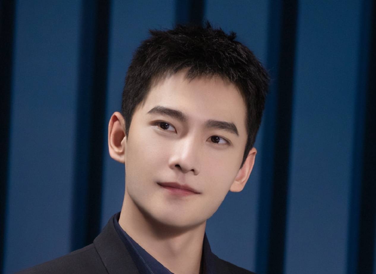 总的来说,关于杨洋身高遭质疑,男明星身高矮是否算黑点,人们对明星的