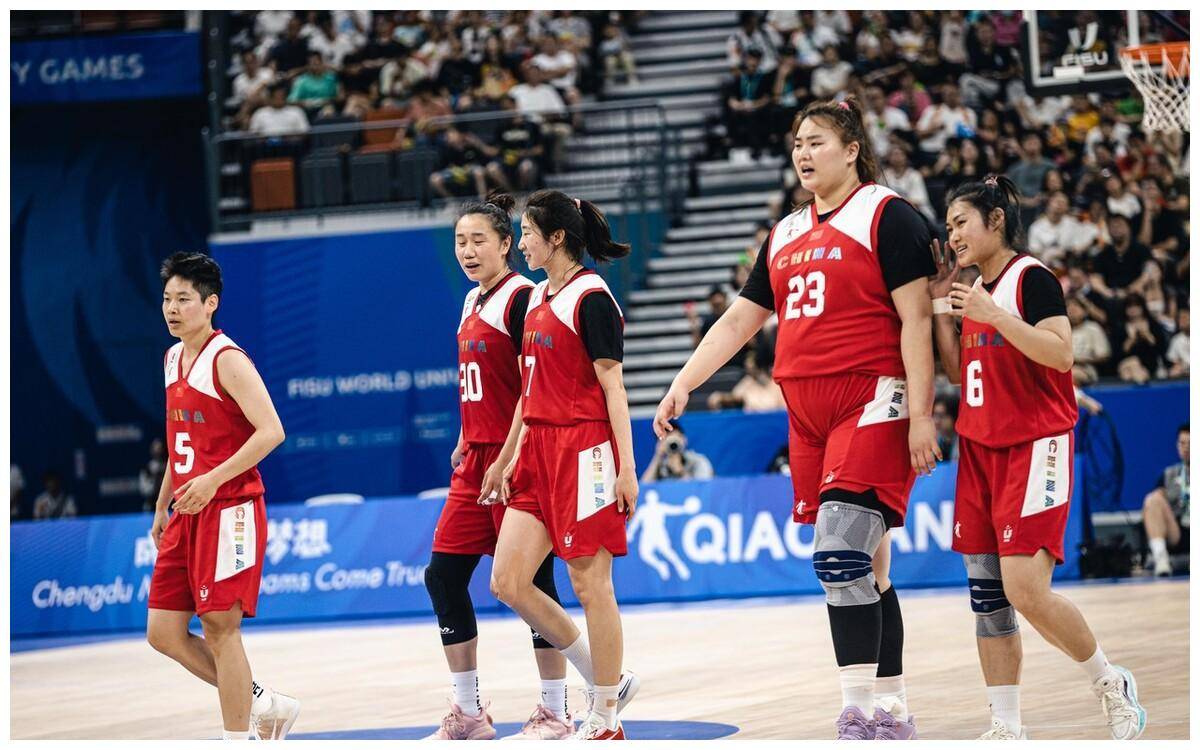 中国女篮20分狂胜巴西,260斤魔兽率队晋级四强,郑薇挖到宝_比赛_内线
