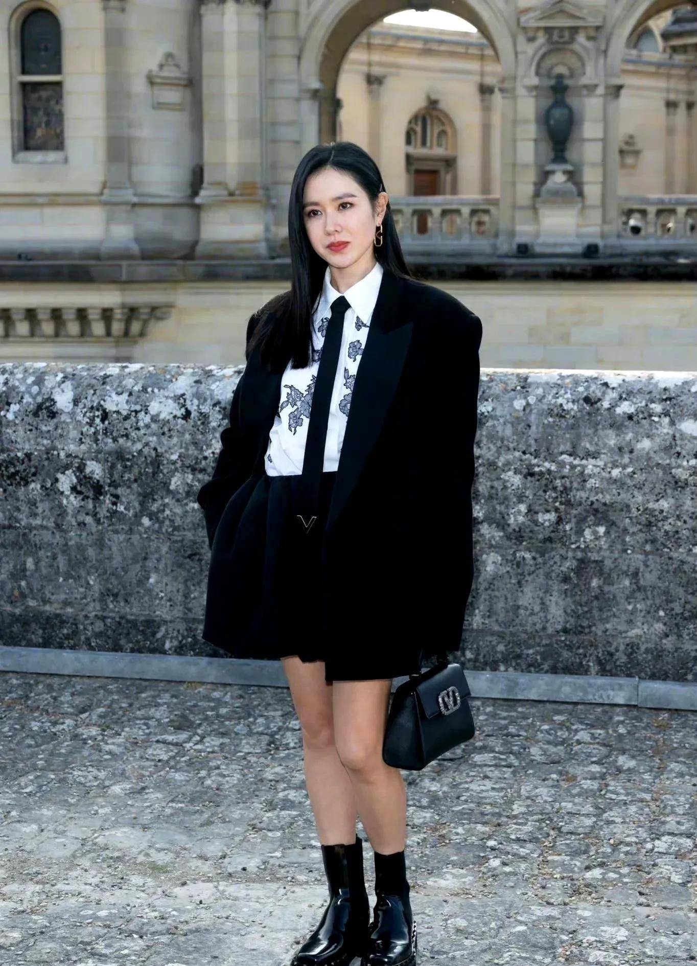 孙艺珍近况8个月去巴黎看秀,穿宽松西装掩饰身材,生图状态显老_网友