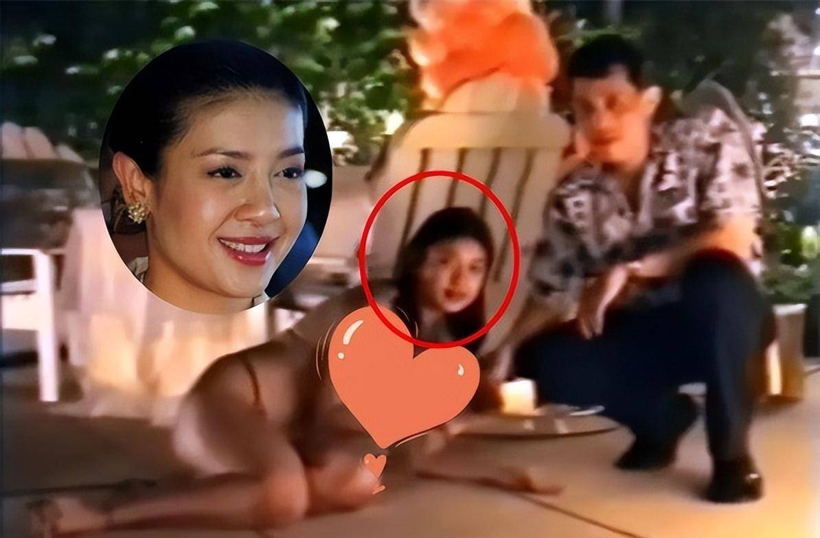 2014年,泰国最美王妃脱光衣服趴地上喂狗,遭到曝光后被迫当尼姑_拉米