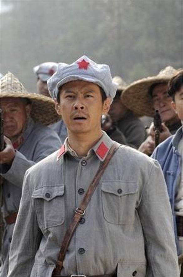 红7军团北上留下1名营教导员,连升4级当师长,因叛变被政委处决_闽东