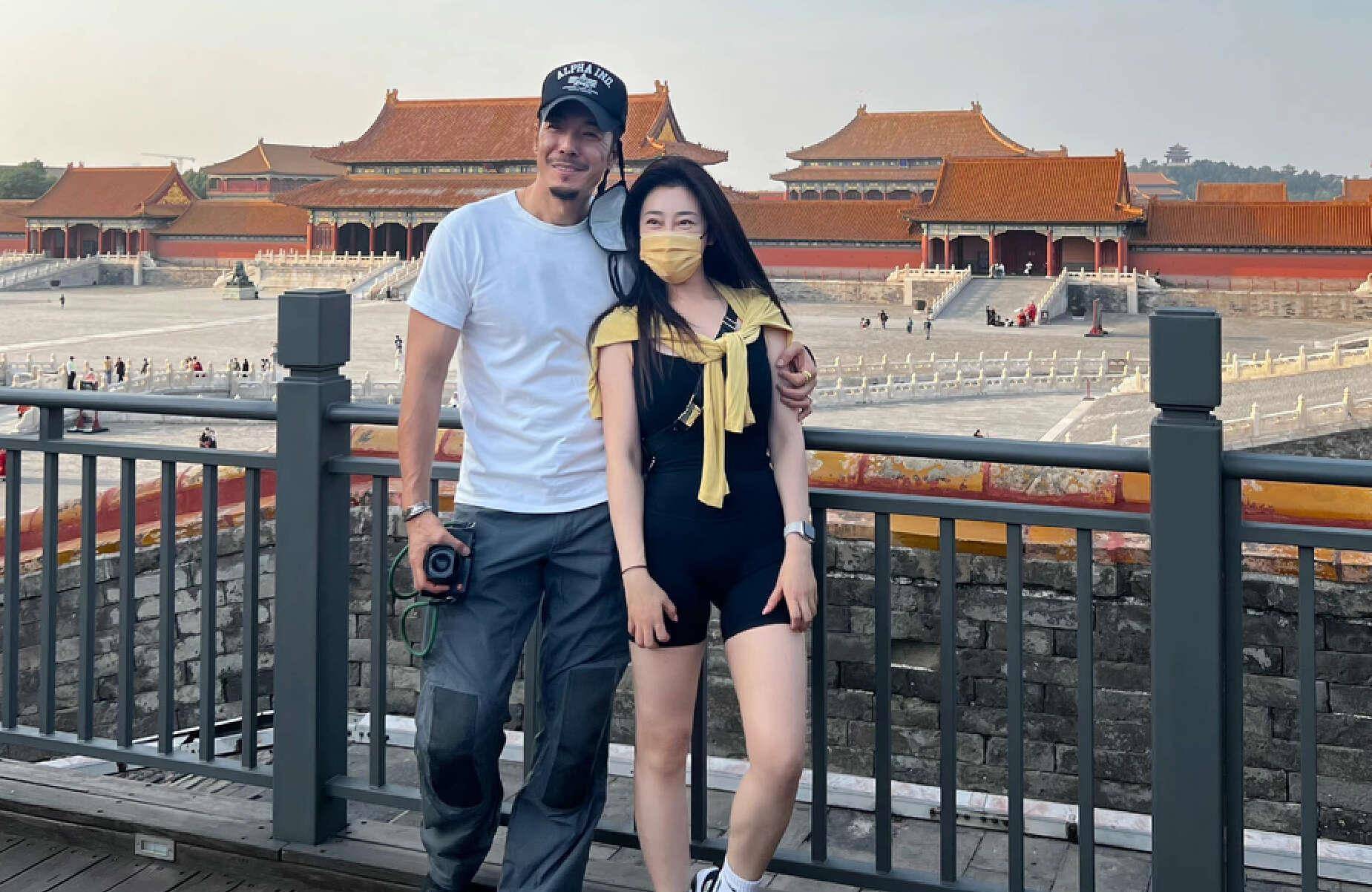 海一天遇到了比自己小12岁的刘帅,她也曾有过一段失败的婚姻,还有一个