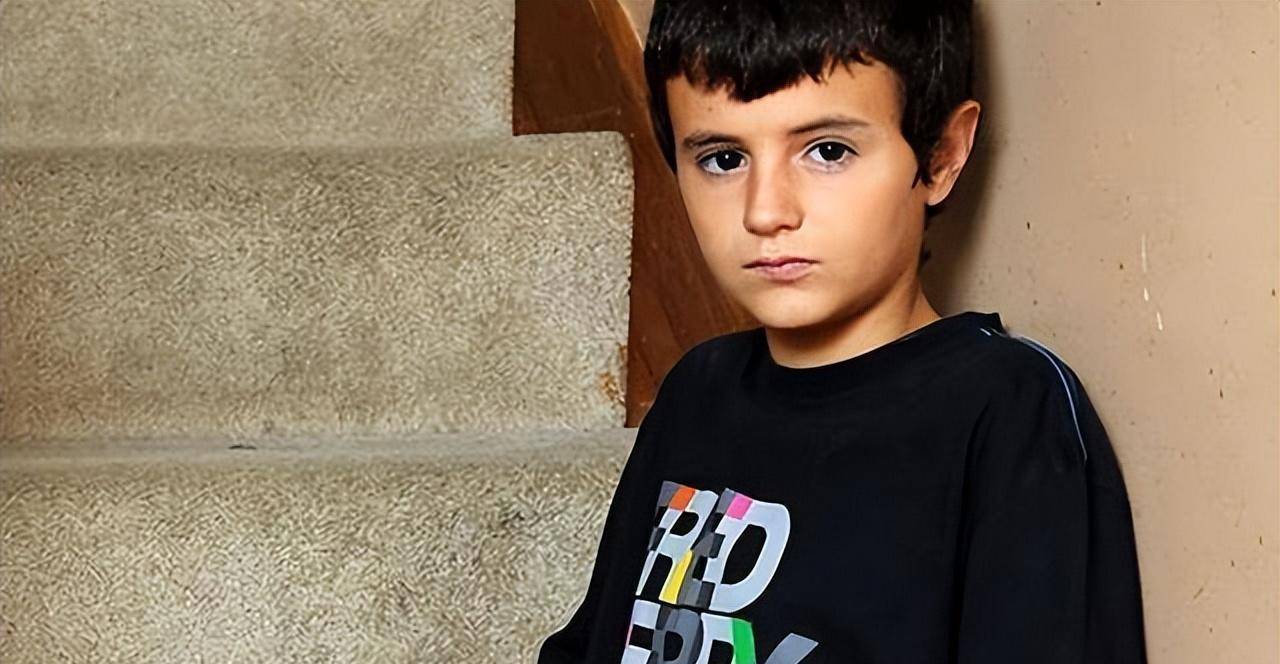 不停的有记者找到阿尔菲和仙黛尔,记者们最关注的问题是,阿尔菲要如何