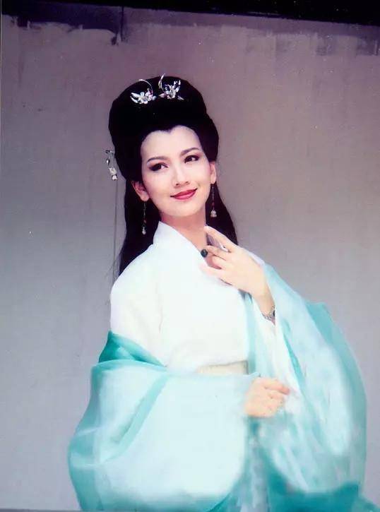 白娘子身世之谜,为什么诸多神仙助白素贞度劫难?她的后台是谁?