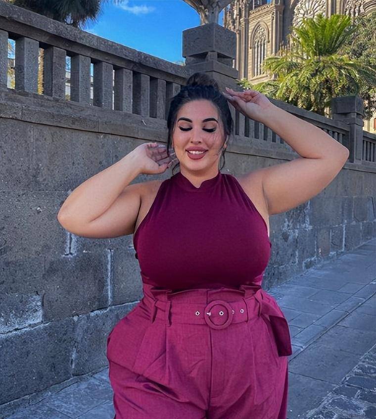 西班牙大码模特,烈焰红唇,时尚迷人:娜塔莉亚·lozano_洛萨诺_身体