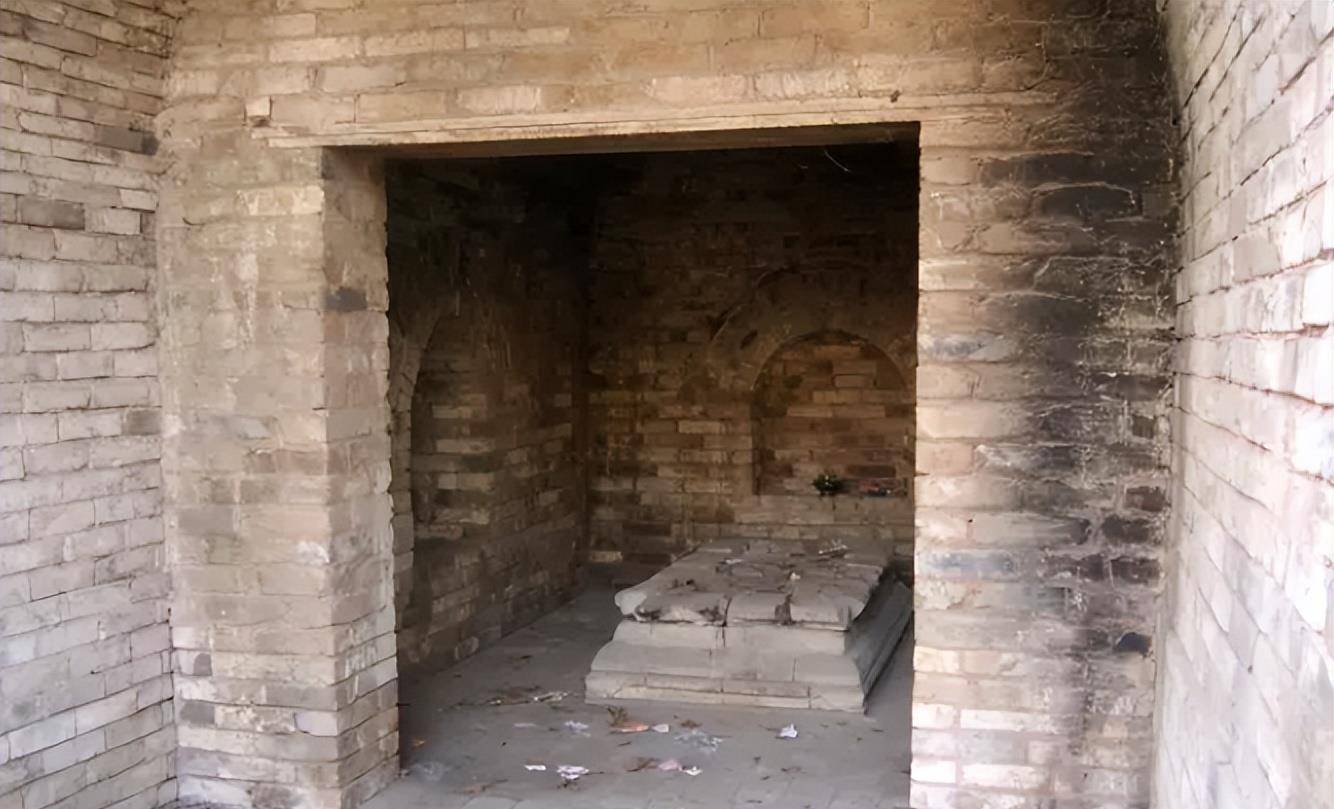 1998年,南京出土朱元璋女儿墓,有活人在里面生活了37年_福清_公主