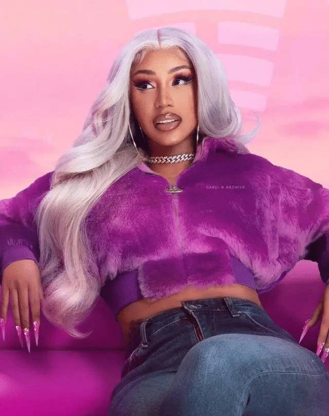 美国女星cardi b表演不穿内裤,扭胯与粉丝互动秀卫生棉条_舞台_演唱会