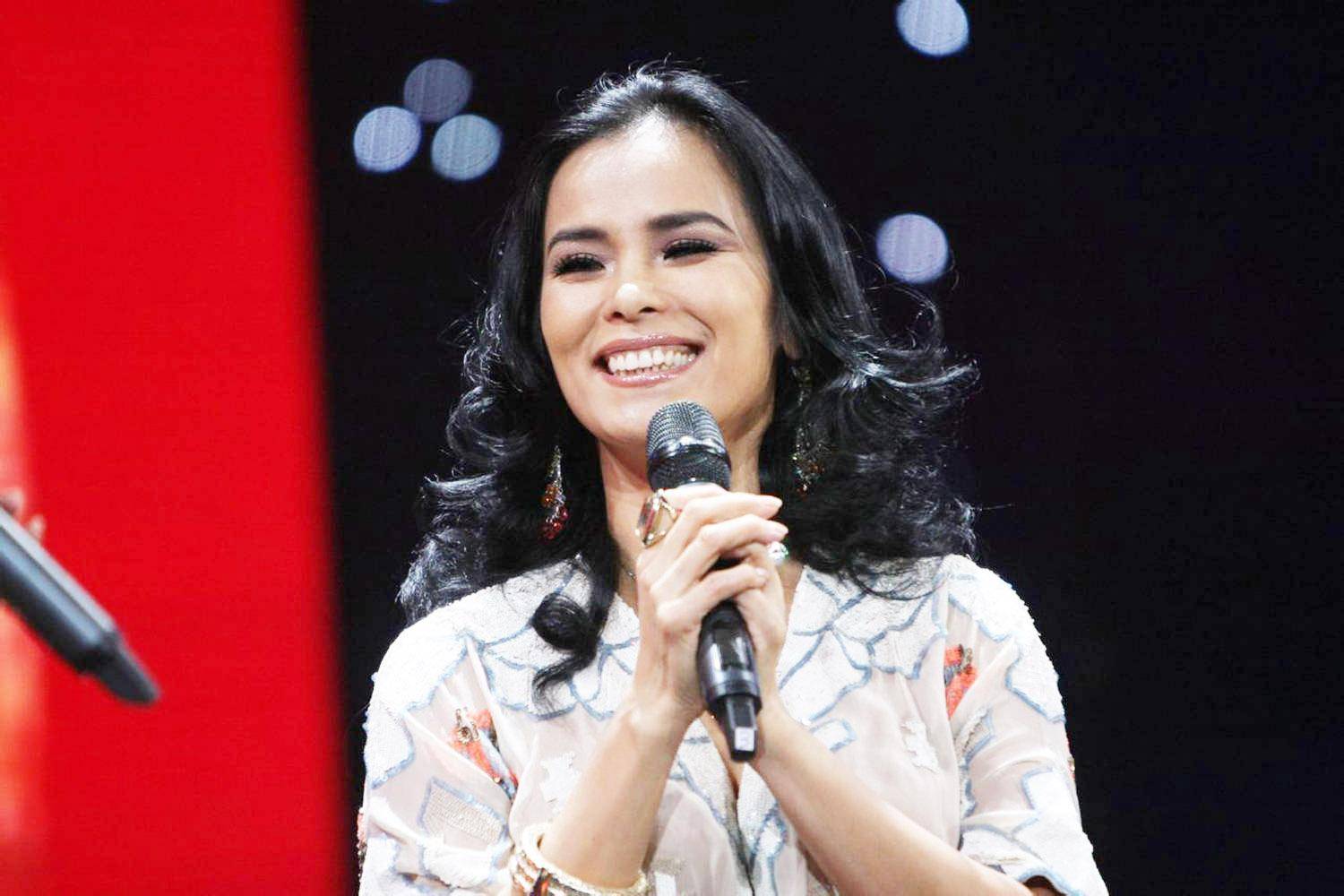 前三名女歌手都中年丧夫,沧桑玫瑰带泪开_苏红_毛阿敏_韦唯