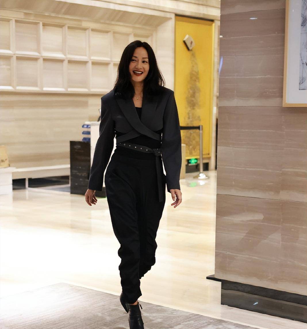 瞿颖跳得更大胆!