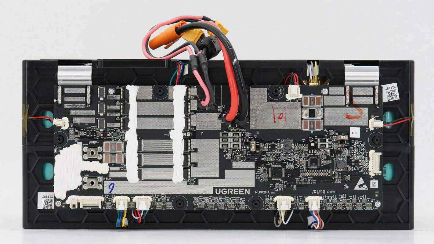 u-turbo超能模式支持3500w输出功率,绿联gs2200星辰移动储能电源拆解