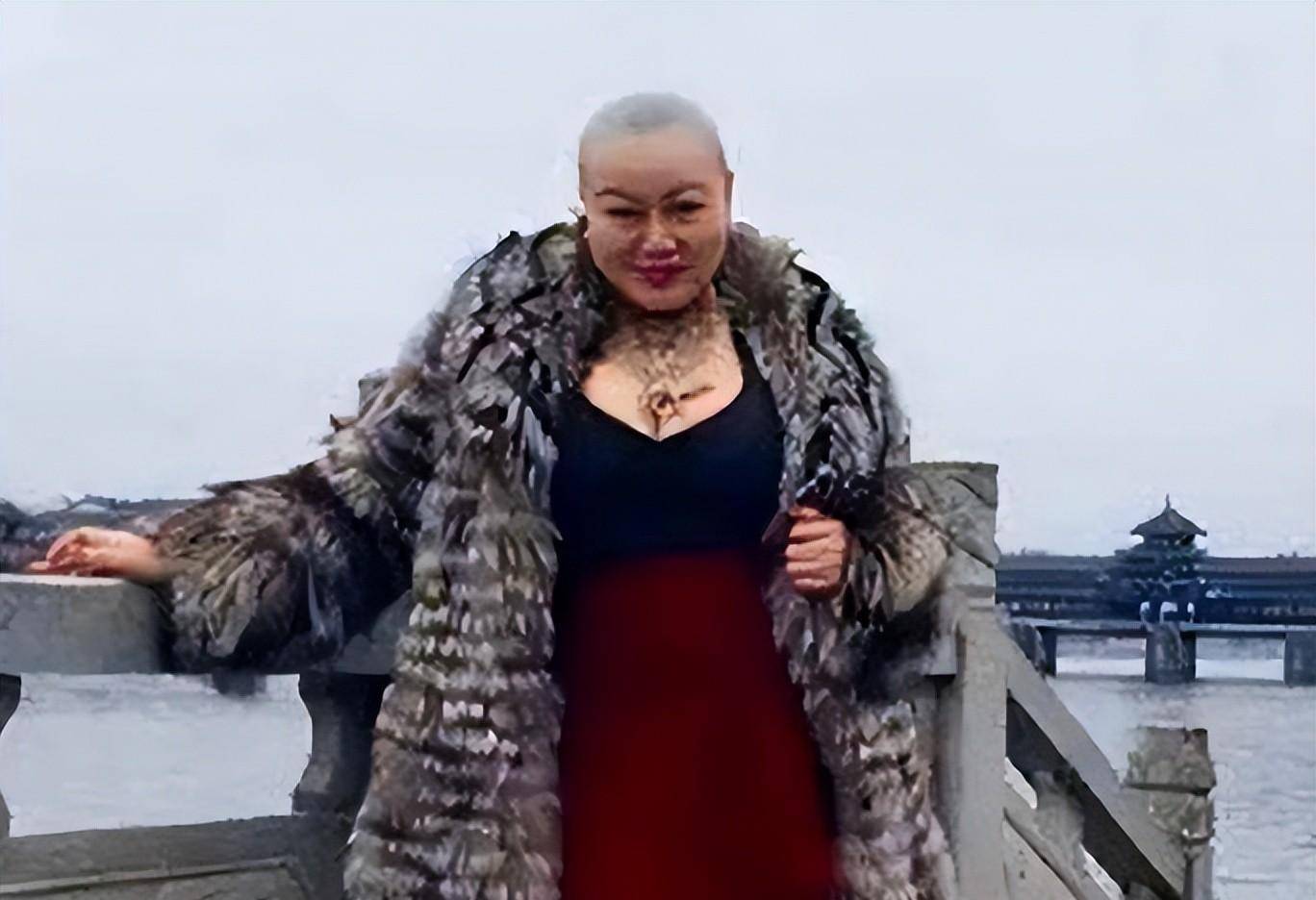 3年前,温州富婆倒贴百万宾利征婚,网友直言不敢娶,如今仍单身_冯萍