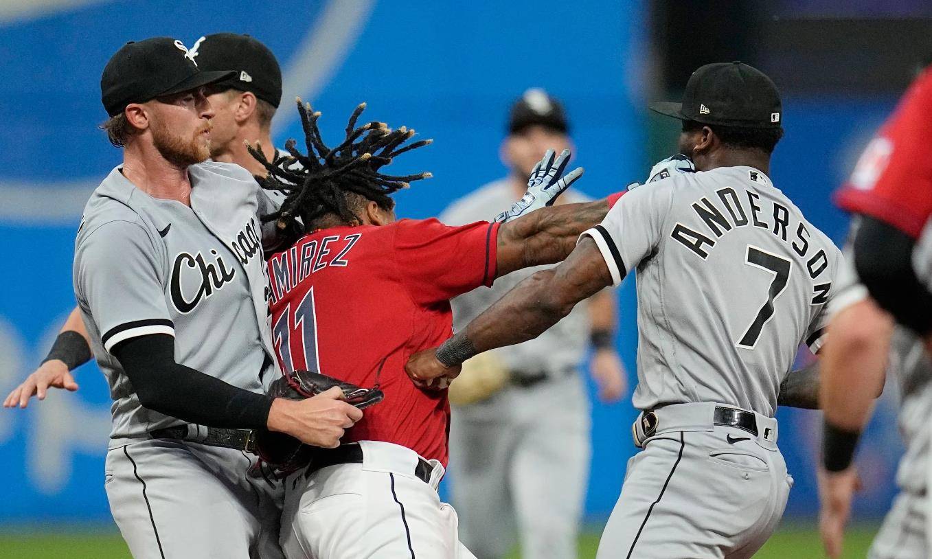 国外职业棒球大联盟mlb比赛期间打起来了 6人被驱逐出场_蒂姆·安德森