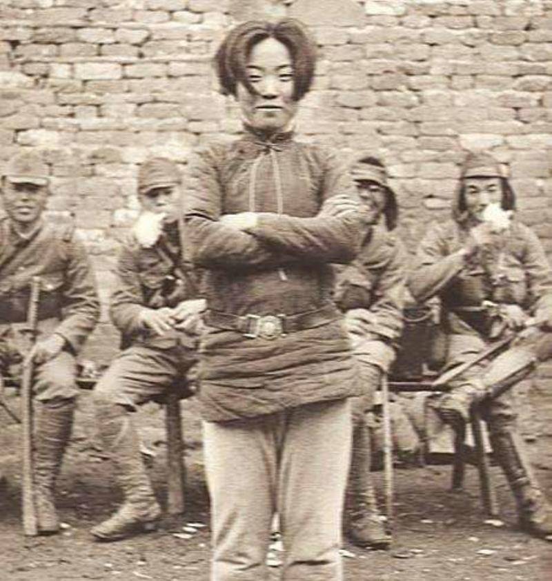 她因一件毛衣暴露自己的身份,怀抱未满月的女儿牺牲在沂蒙山_陈若克