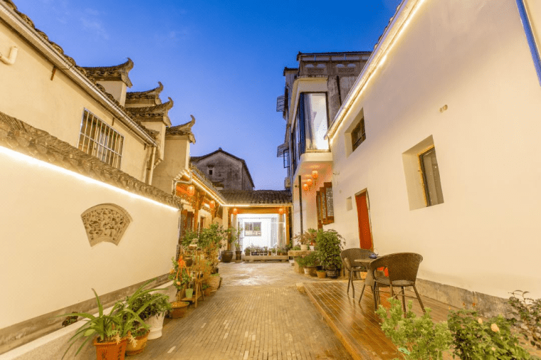 安徽黄山黟县宏村寄君居民宿,徽派古民居小桥流水,品美食臭鳜鱼