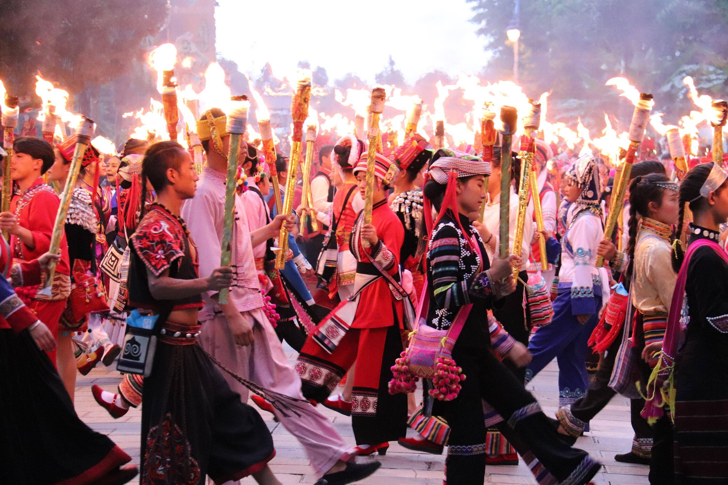 8月9日来云南民族村“玩火”