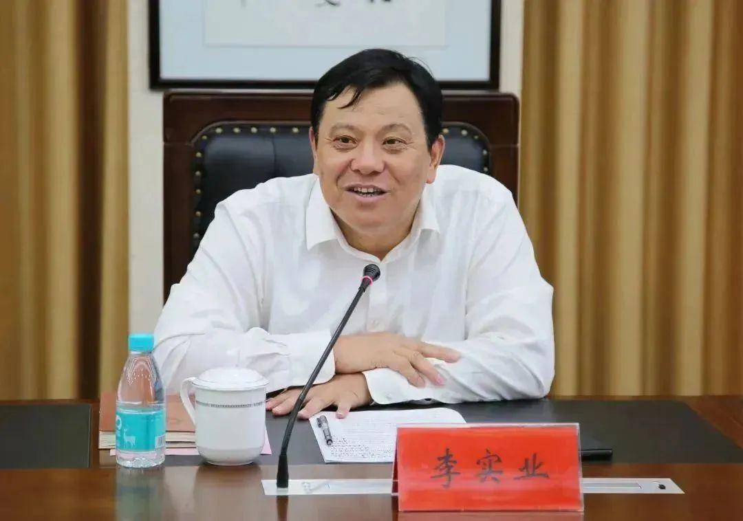 区人大常委会办公室主任陈爱华,监司工委主任王晓聪,区法院党组书记