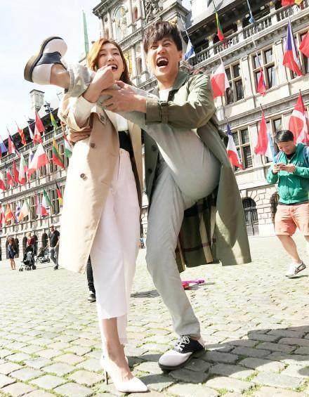 41岁靳东被金星失望,与宋轶共舞惹争议,胡歌前女友举止亲密?