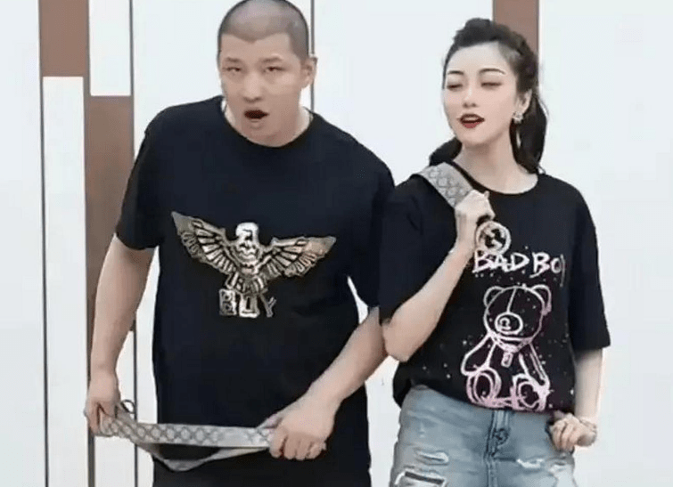 网红二驴徒弟桐桐被家暴,鼻青脸肿满身红痕,疑因桐桐与师父暧昧_丈夫