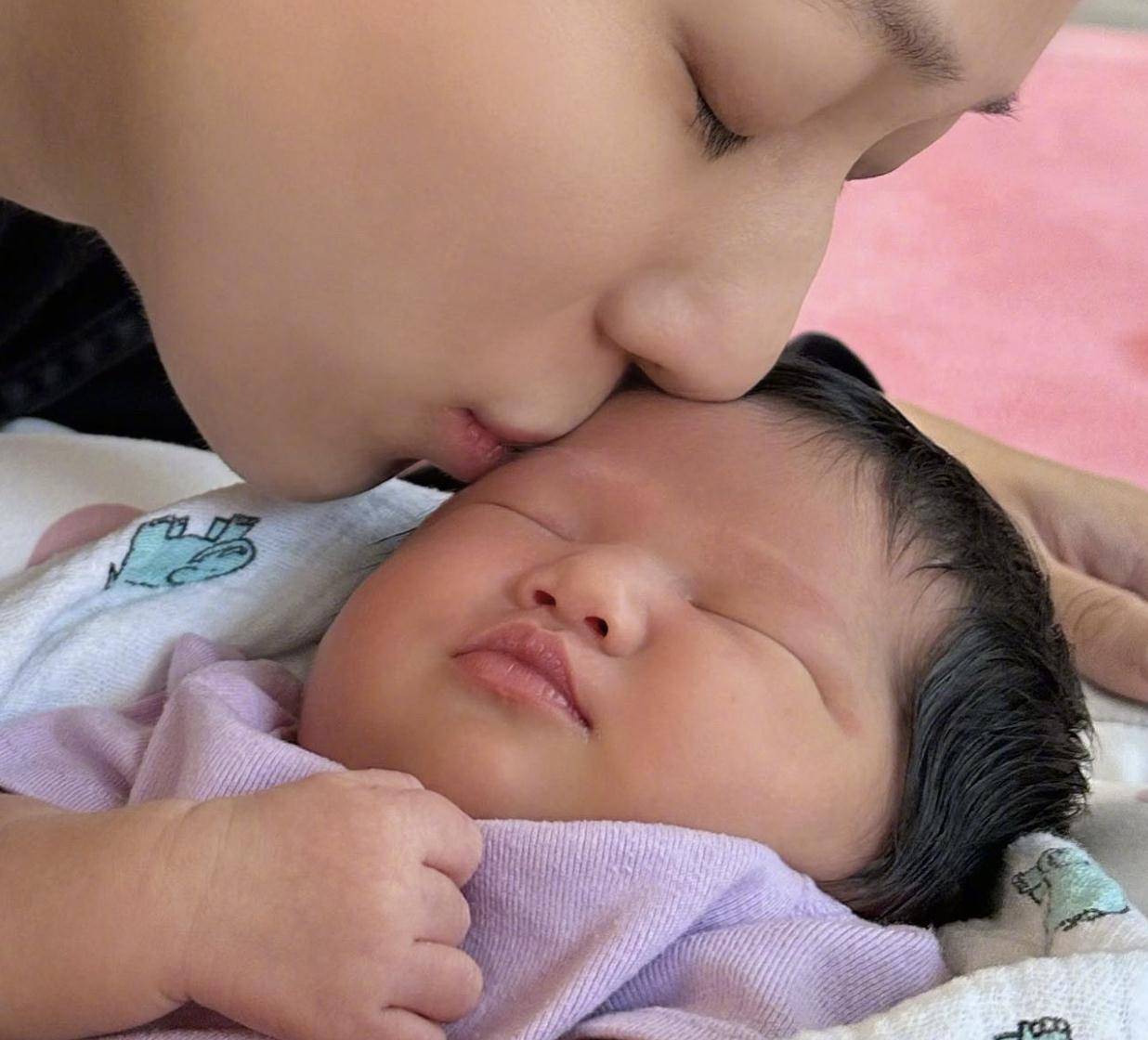 tvb"民选视后"钟嘉欣产女:38岁在家分娩,定居加拿大连生三胎_jeremy