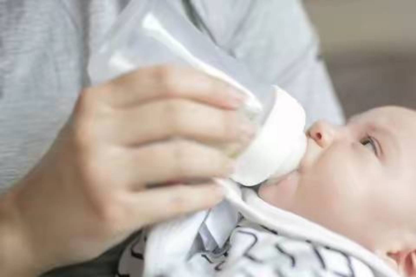 【众道妙方】母乳喂养和瓶喂有什么区别？这篇文章告诉你_孩子_宝宝_奶粉