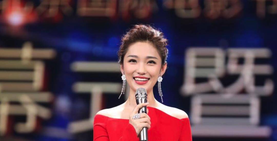 tfboys十周年蛋糕塌了,她几句话高情商救场_互动_蓝宇_电影