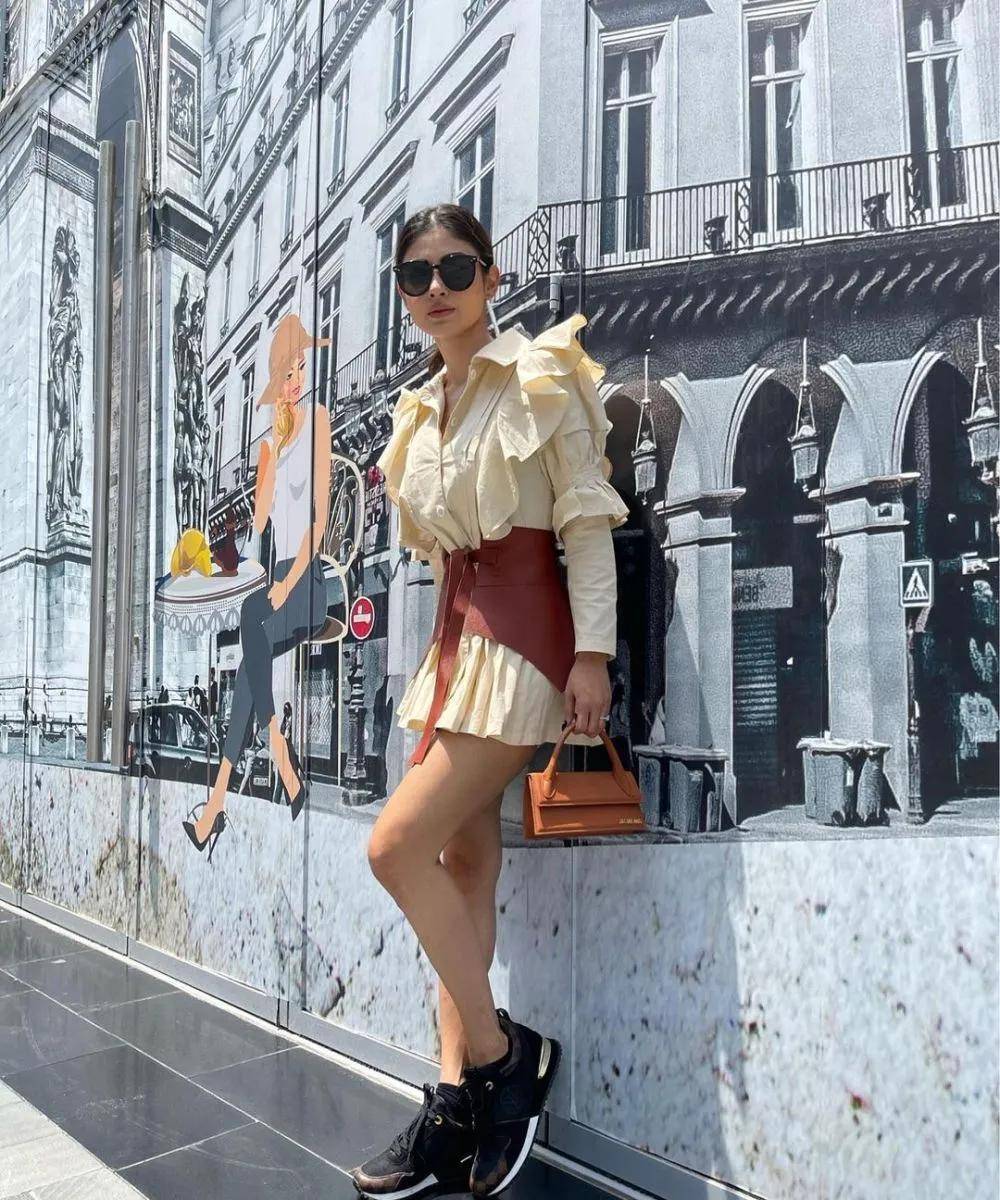 j·k·罗琳,希薇亚·普拉斯和 丹·布朗是她最喜欢的作家.另外,穆尼.