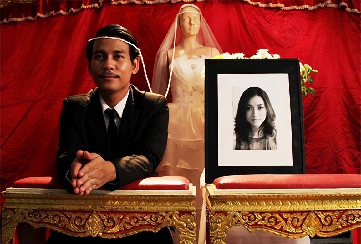 还记得这张诡异的"冥婚照"吗?其背后究竟隐藏着怎样的真相?