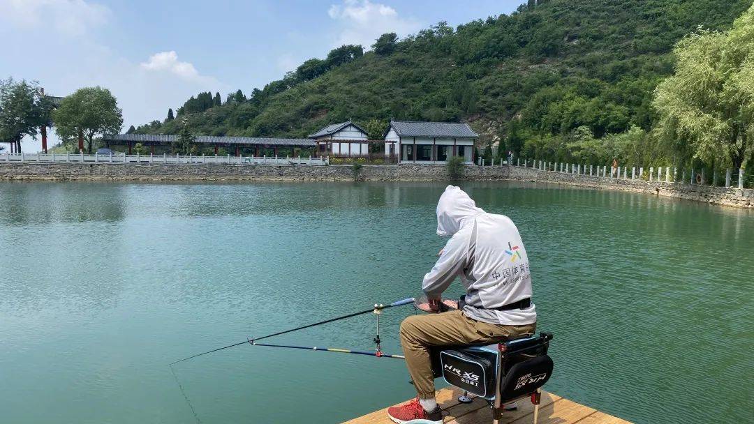龙门山垂钓园正式开园啦!映着美丽的湖光山色.